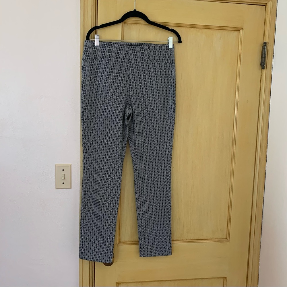 Chico’s So Slimming by Chico’s Ankle Pant Stretch Diamond Geometric Pattern